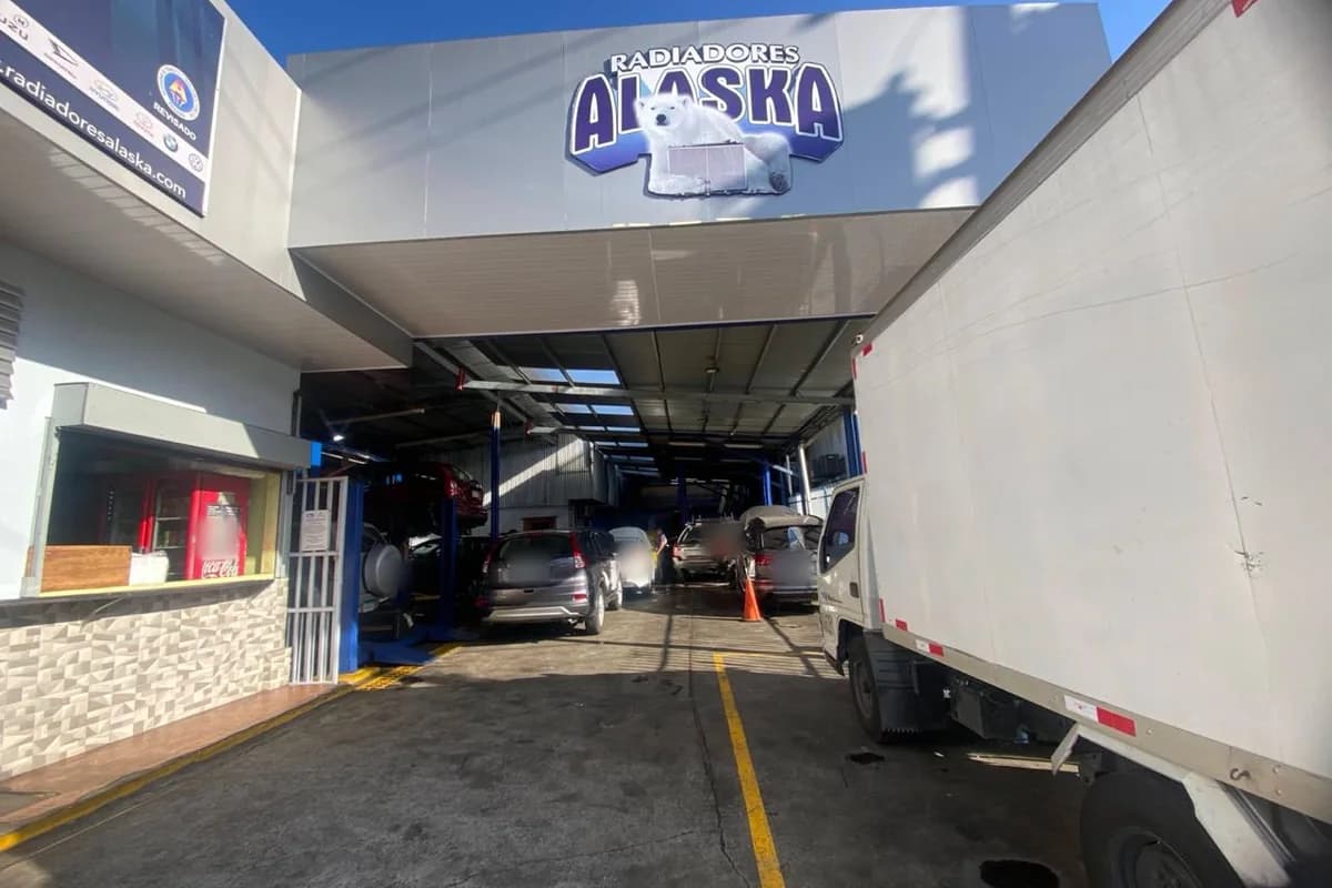 Fachada de Radiadores Alaska en Vía España